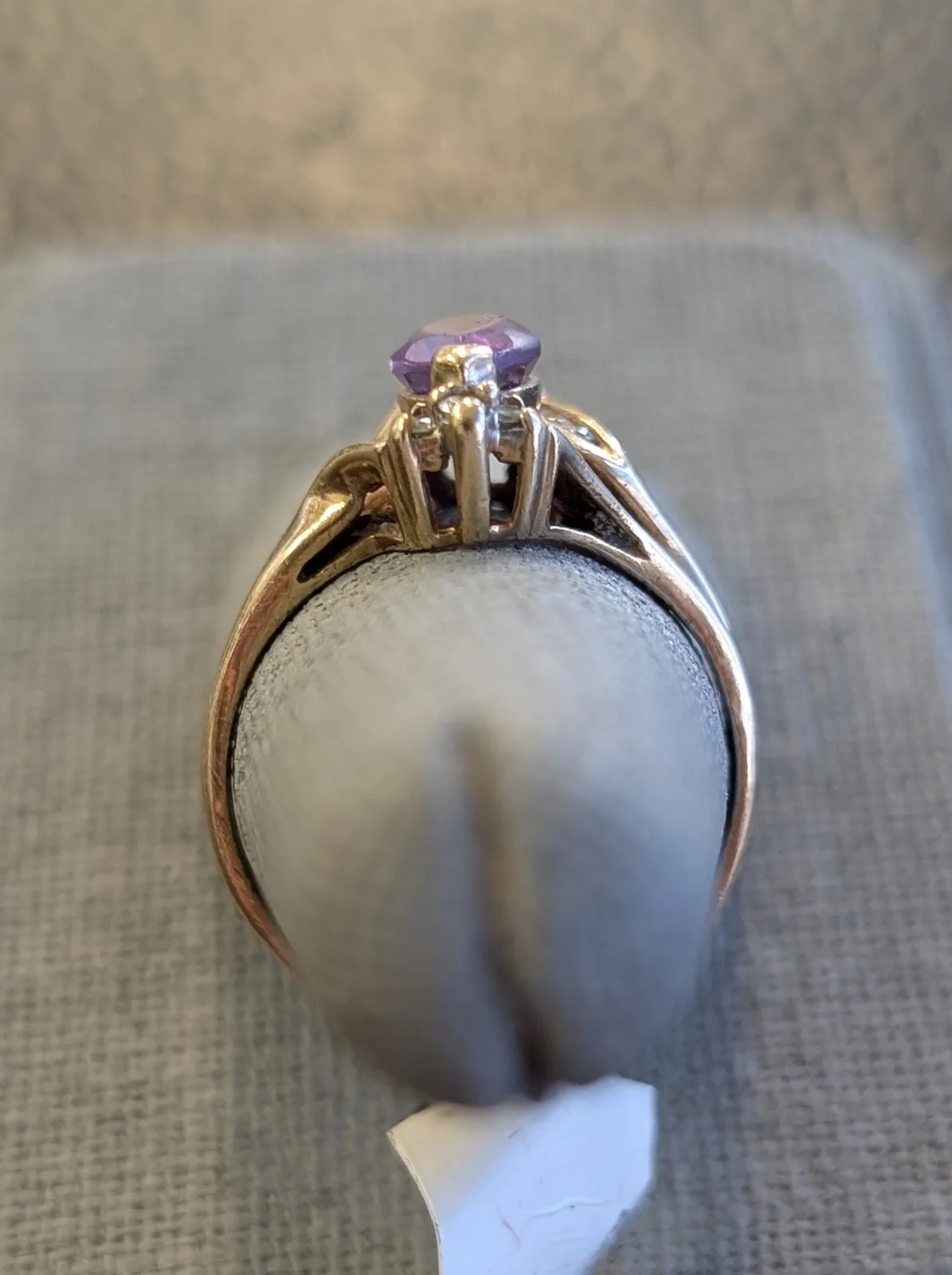 2.6gm 10k Gold Ring with Purple Stone, photo 3
