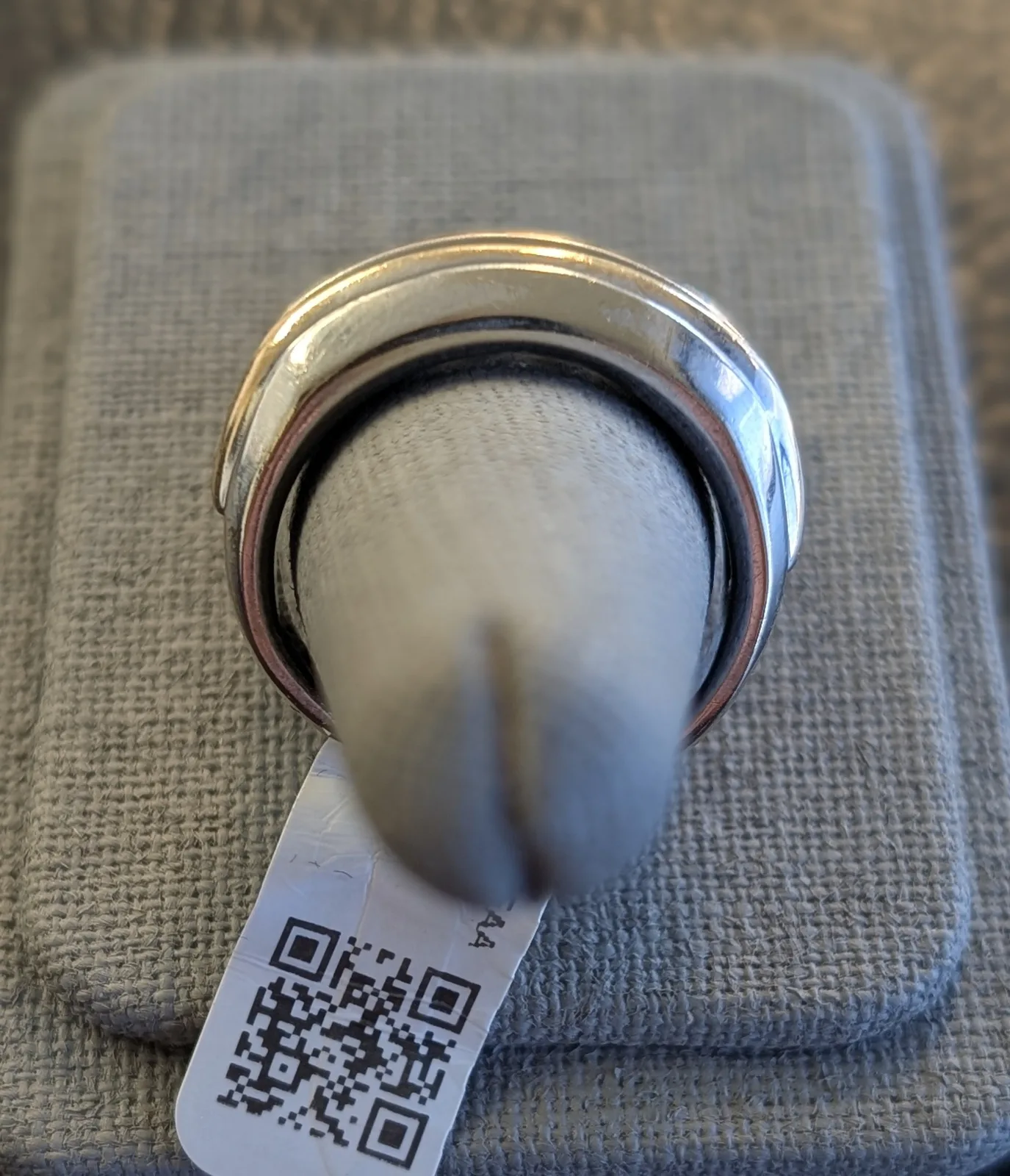 7.7gm 14k Gold Men's Band with Natural Diamonds, photo 3