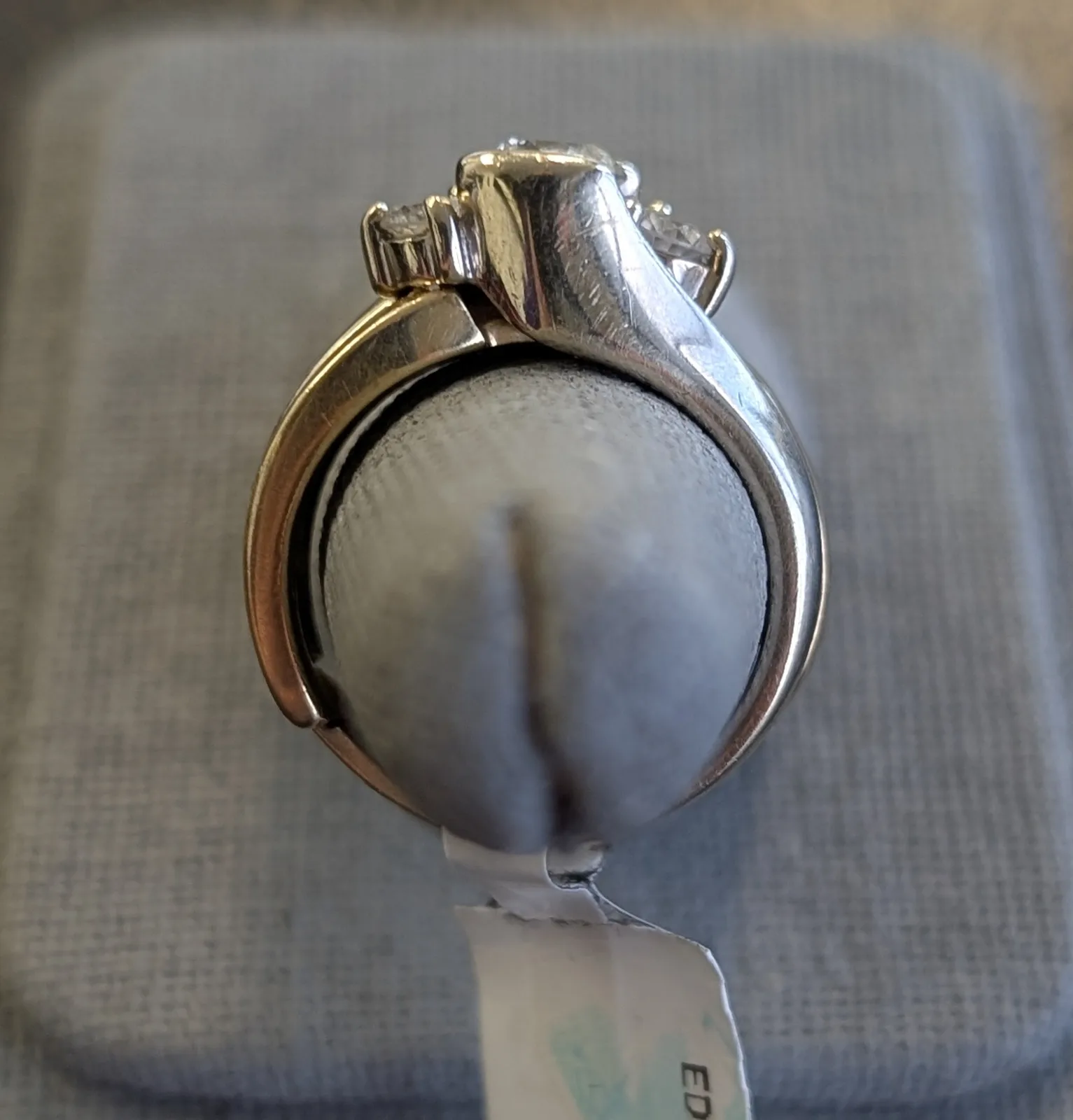 6.8gm 14k Gold RING w/clear stones sz5.5, photo 3
