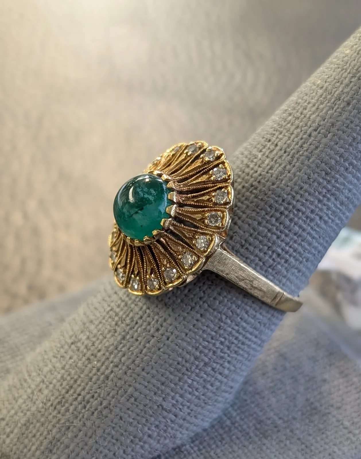 18k Gold Ring w/GREEN STONE, photo 2