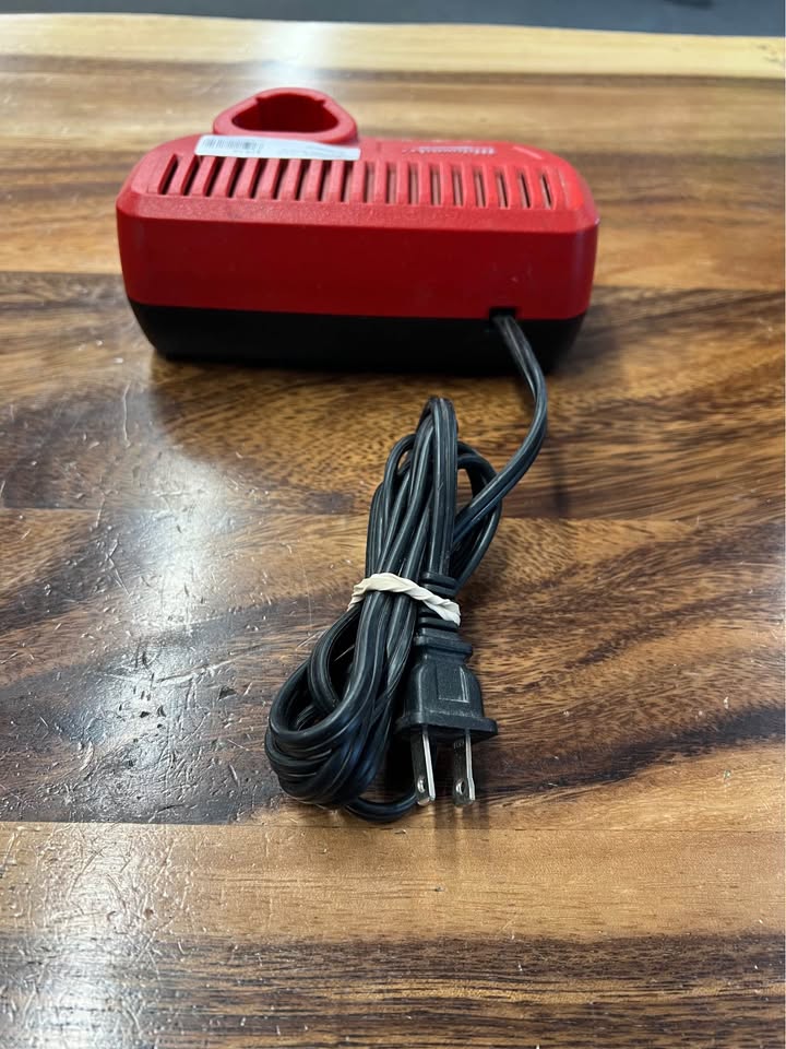 Milwaukee Tools Charger 48-59-24, photo 2