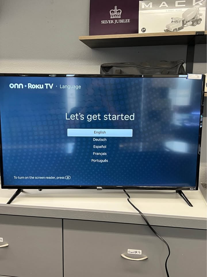 ONN 40" smart tv w/ remote, photo 2