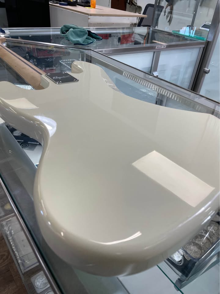 🎸 SQUIER JAZZ BASS GUITAR – CREAM 🎸, photo 2