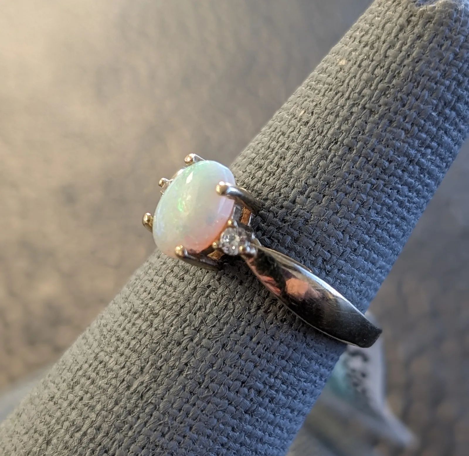 2gm 14k Gold Ring with Opal Center Stone, photo 2