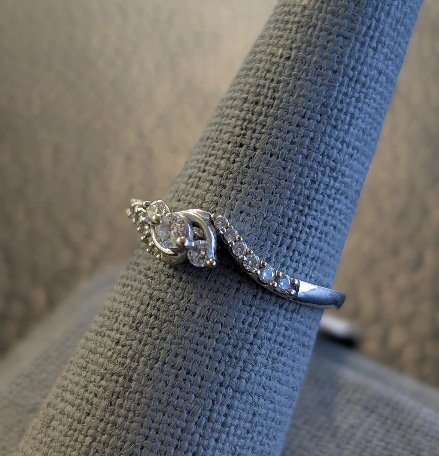 1.7gm 10k White Gold Ring, photo 2