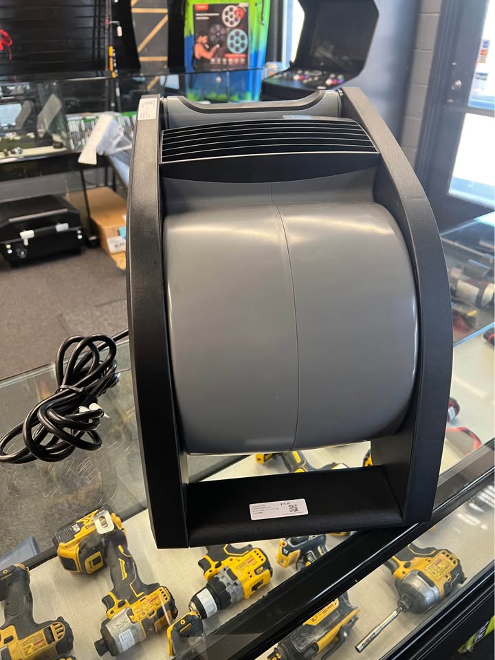 Lasko Pro Performance Pivoting Utility Fan, photo 2