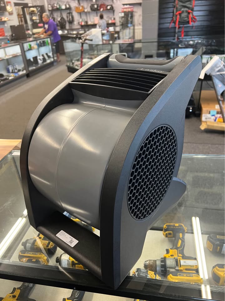 Lasko Pro Performance Pivoting Utility Fan, photo 3
