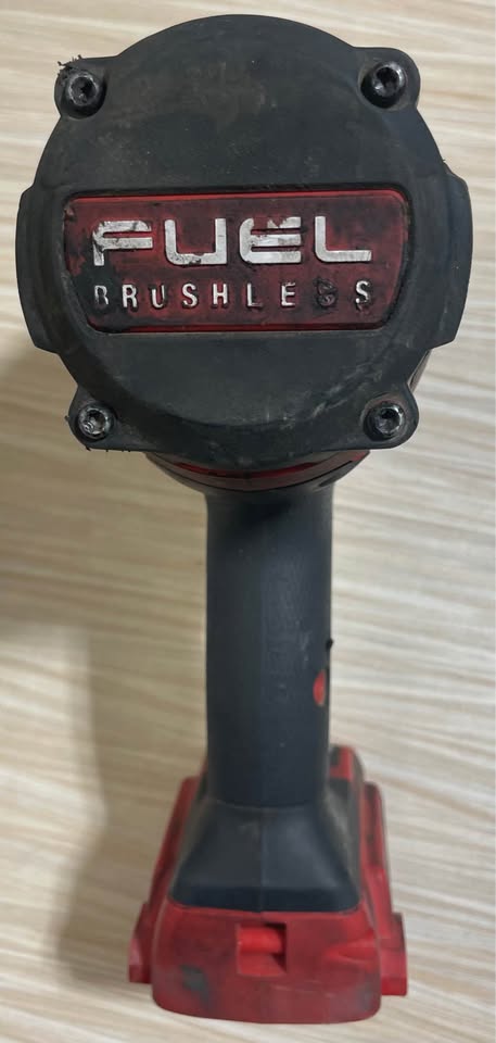 MILWAUKEE 2862-20 M18 FUEL 1/2" High Torque Impact Wrench w/ XC5.0 Battery, photo 4 of 8