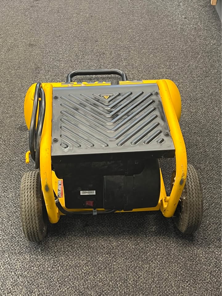 Dewalt 225psi 1.6 hp 4.5 gal, photo 3