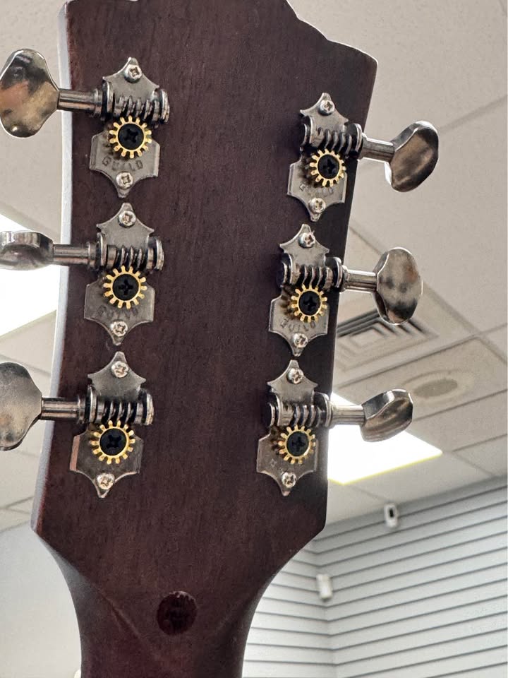 Guild OM-240CE acoustic-electric guitar, photo 5
