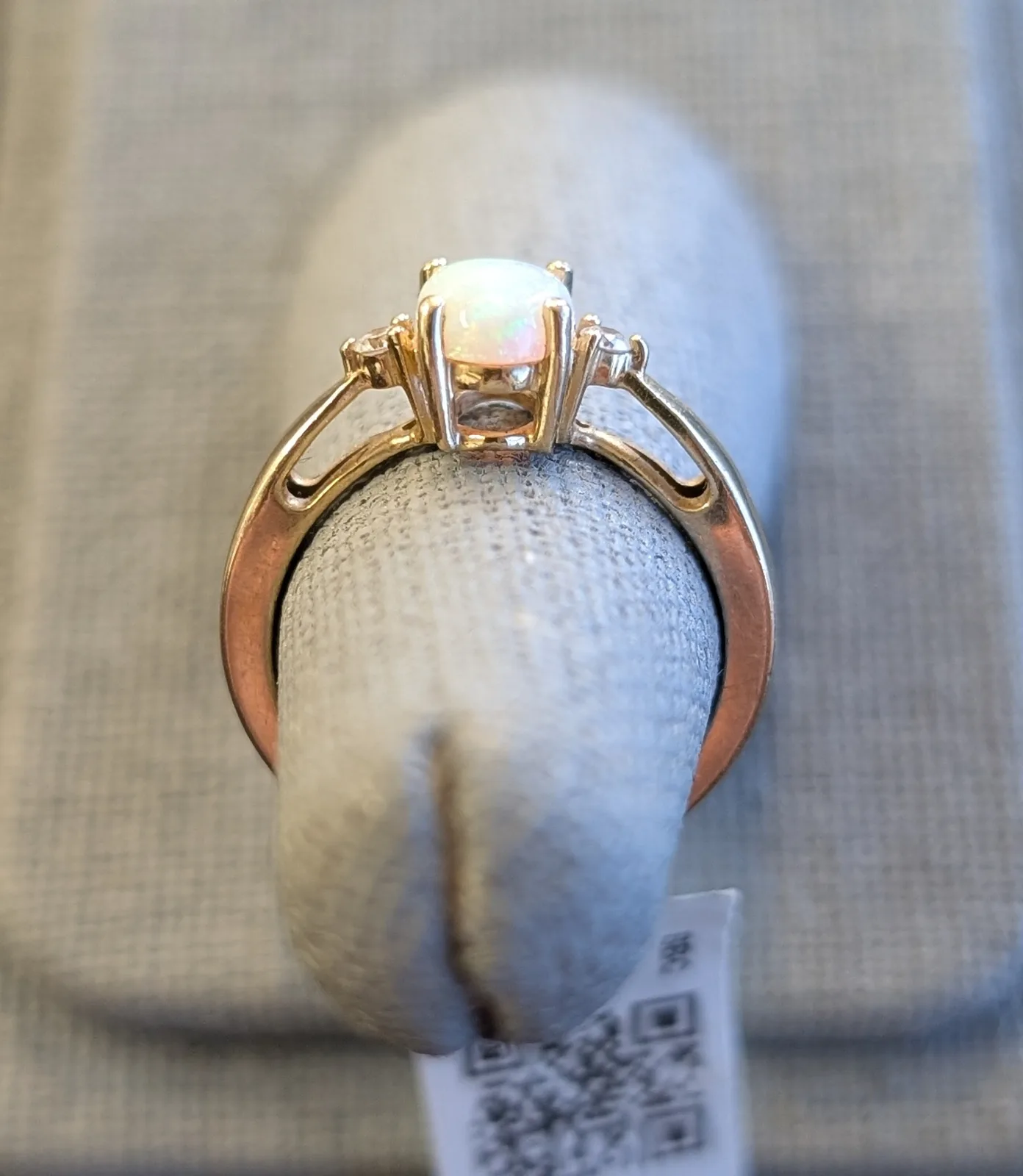 2gm 14k Gold Ring with Opal Center Stone, photo 3