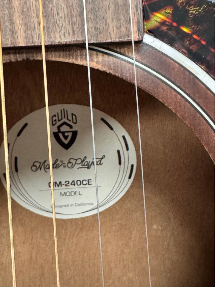 Guild OM-240CE acoustic-electric guitar, photo 2
