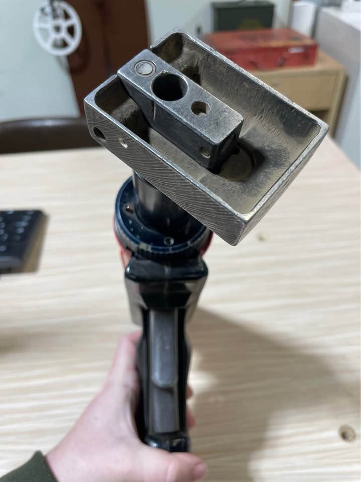 HILTI DX300 W/ CARRING CASE & NAILS, photo 3 of 5