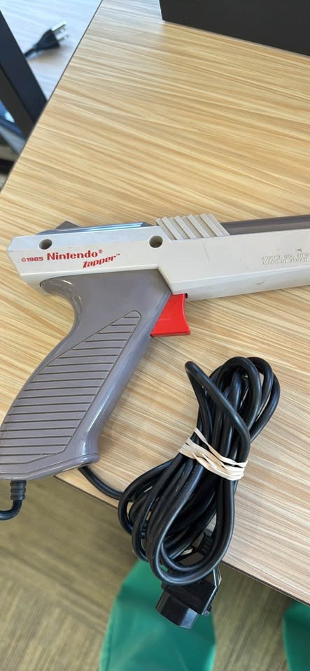 Nintendo Zapper light gun, photo 2