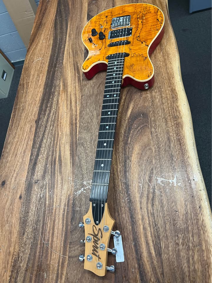 Translucent amber finish custom guitar, photo 2