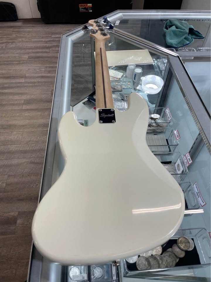 🎸 SQUIER JAZZ BASS GUITAR – CREAM 🎸, photo 4