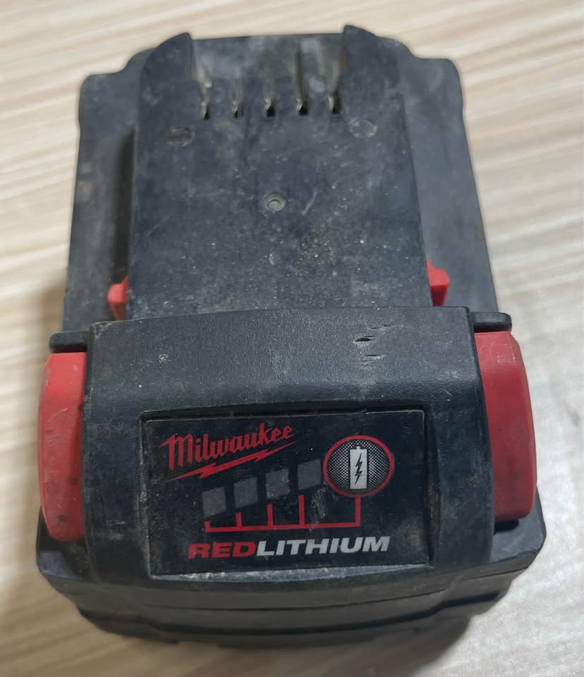 MILWAUKEE 2862-20 M18 FUEL 1/2" High Torque Impact Wrench w/ XC5.0 Battery, photo 7 of 8