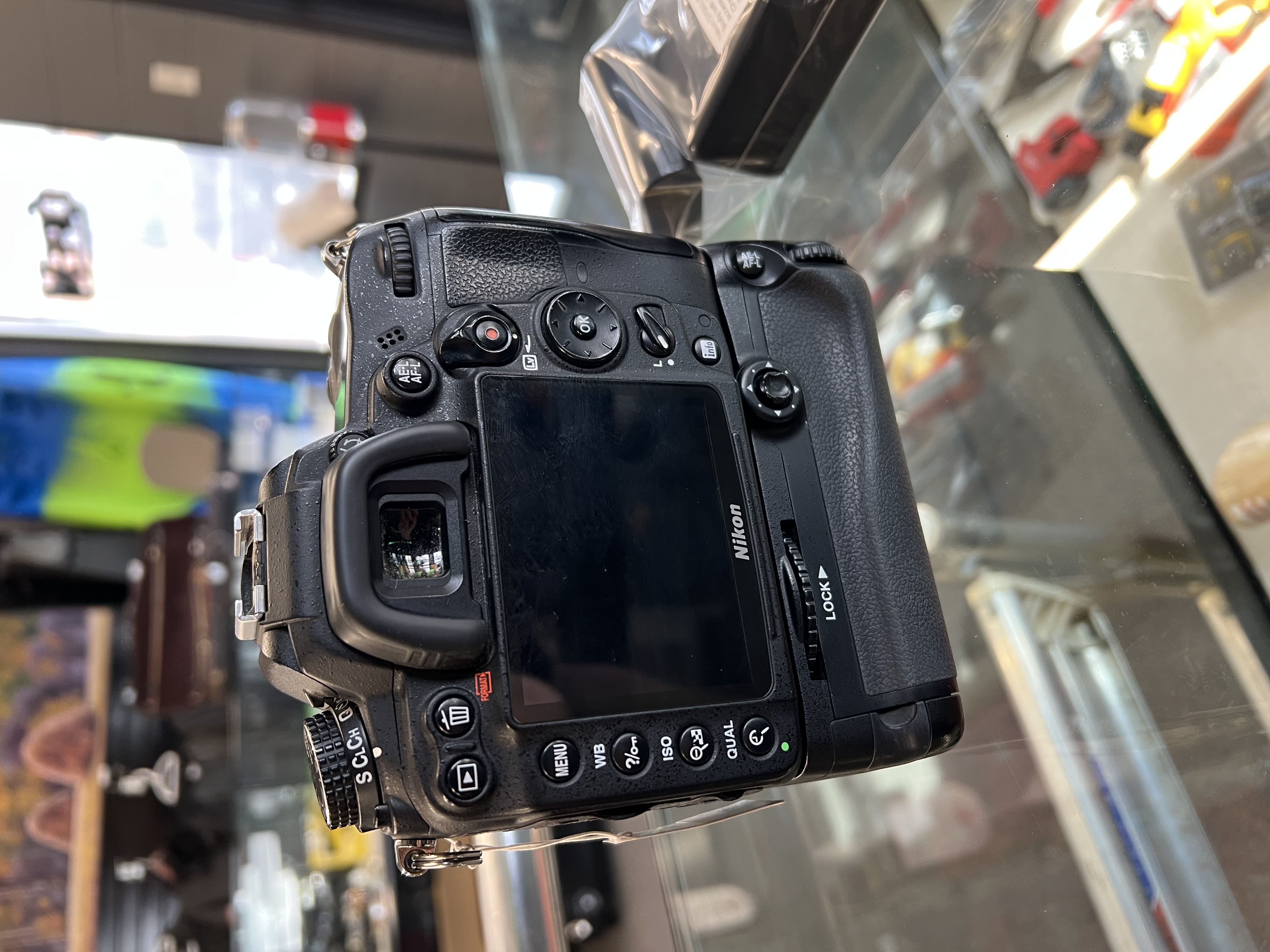 Nikon D7000 Camera Body with 3 batteries, accessories and Charger, photo 2