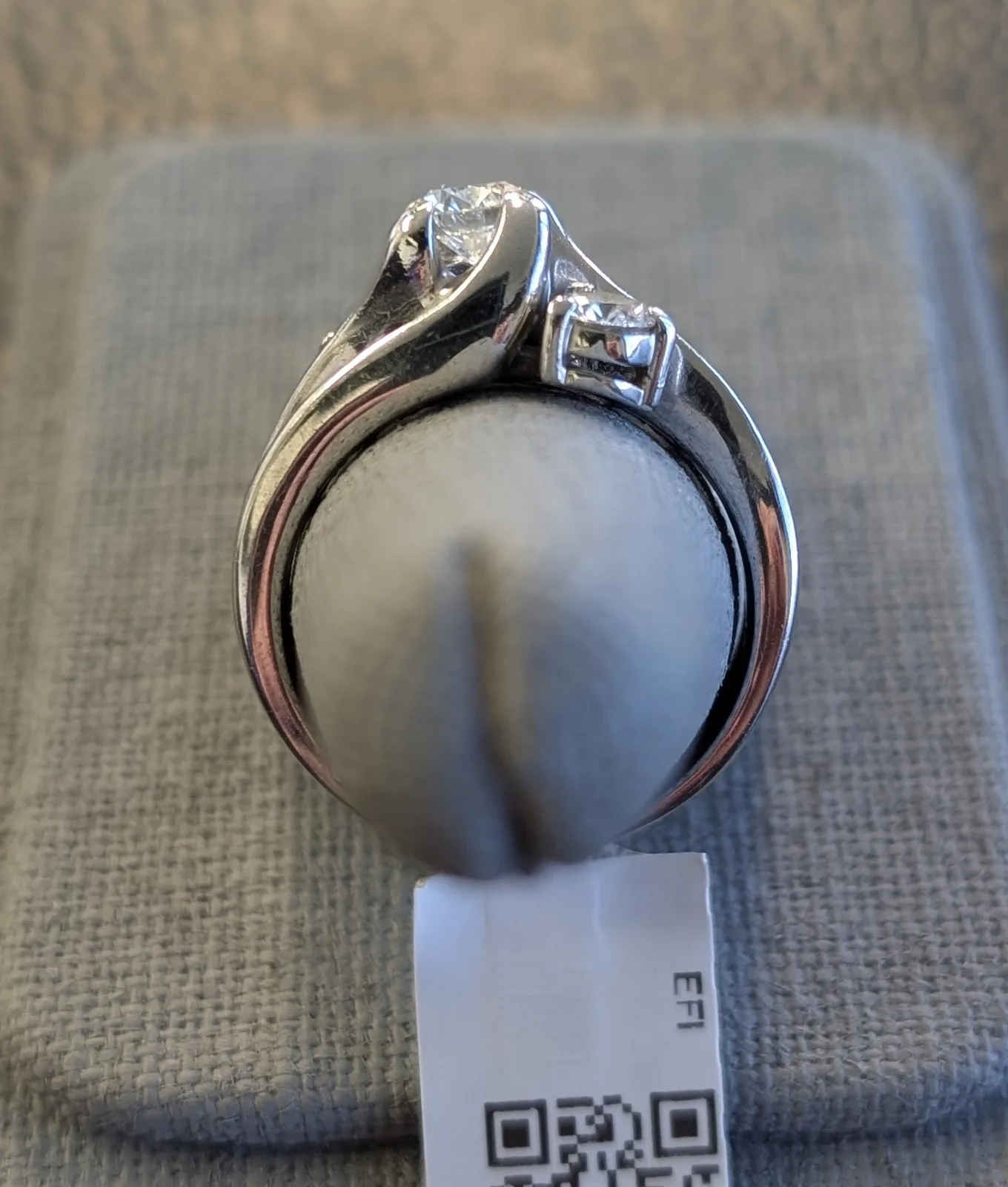 7.5gm 14k White Gold Ring with Clear Stones, photo 3