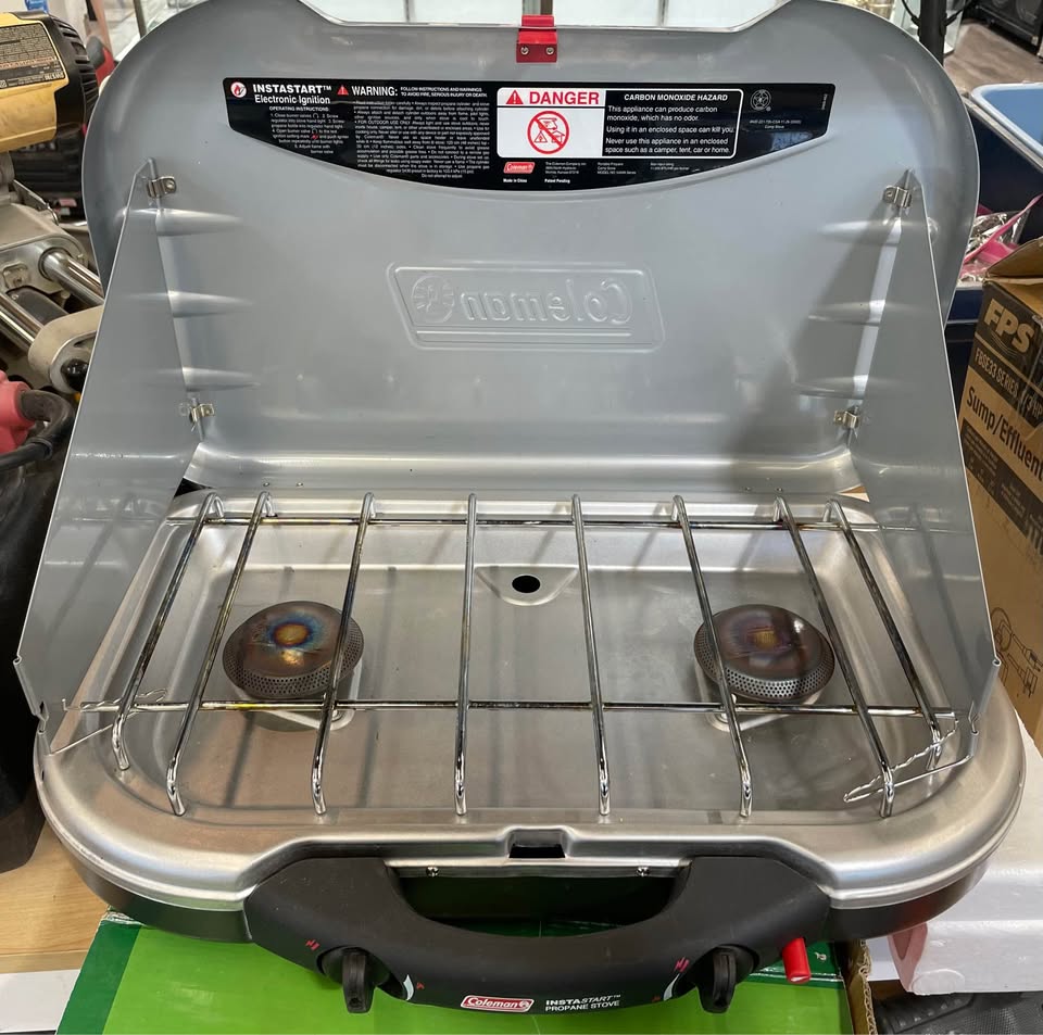 COLEMAN PERFECTFLOW INSTASTART 2-BURNER STOVE (with 1.5 Tanks of Propane), photo 2