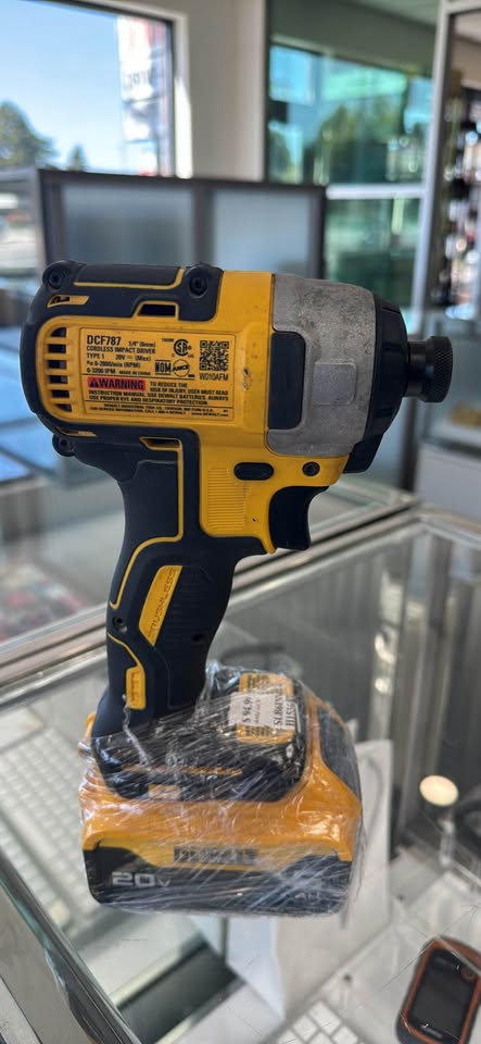 DeWALT DCF787 1/4 inch cordless impact driver, photo 3