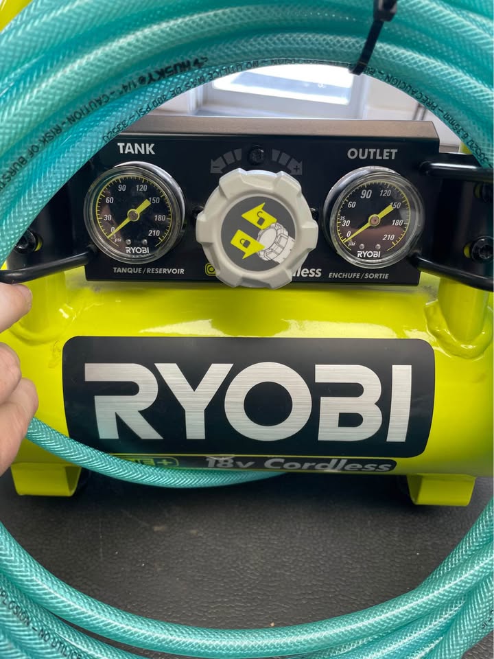 💨 RYOBI P739 18V Cordless Air Compressor w/ Hose, photo 2