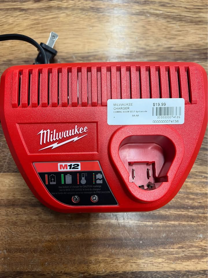 Milwaukee M[hidden information] Charger, photo 3