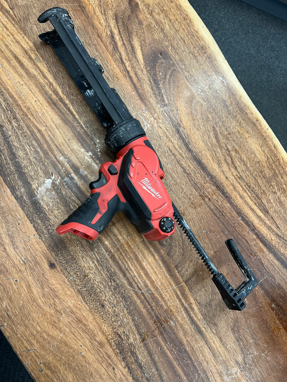 Milwaukee M12 Caulking Gun 2441-20 TOOL ONLY, photo 3