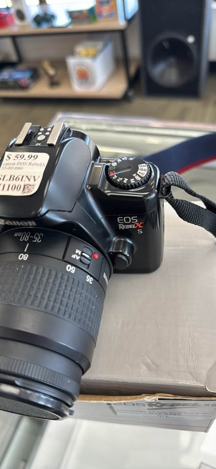 Canon EOS Rebel XS 35mm SLR film camera, photo 3