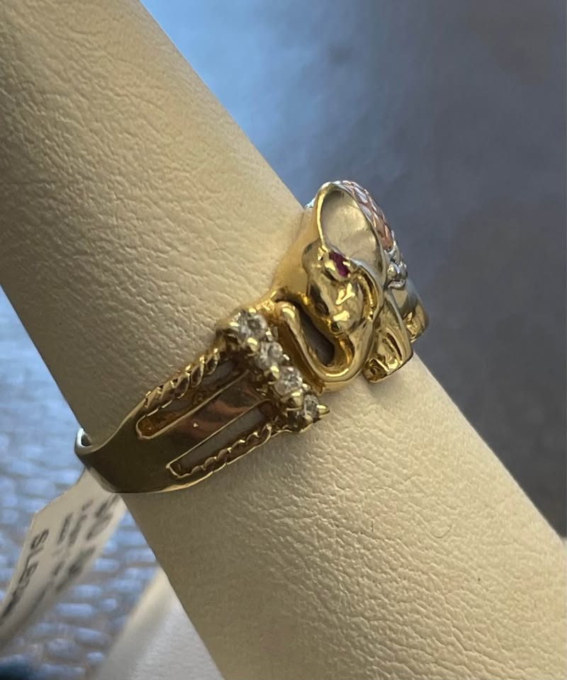 14K GOLD ELEPHANT RING W/ RED & CLEAR STONES (SIZE 7.25), photo 2