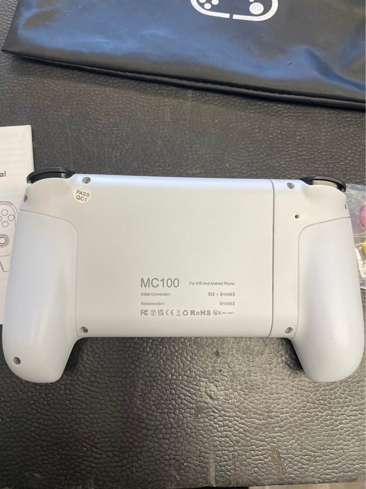 MC 100 PORTABLE GAME CONTROLLER, photo 3 of 3