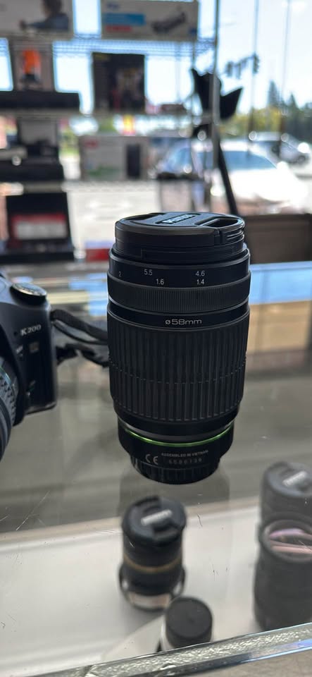 Pentax K200D DSLR camera bundle, photo 2