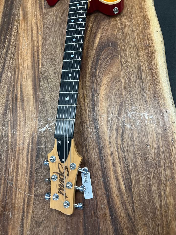 Translucent amber finish custom guitar, photo 3
