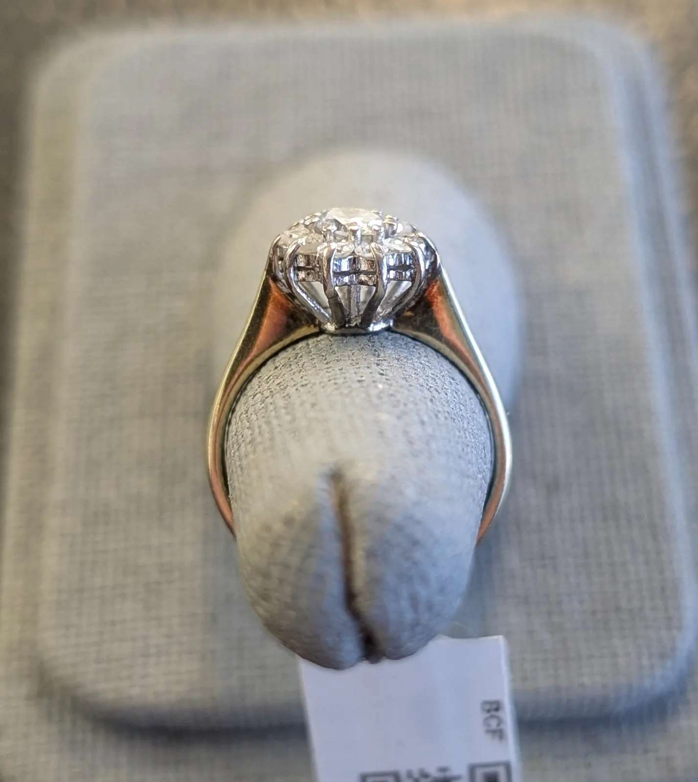 2.1gm 14k Gold Ring with Clear Stones, photo 3