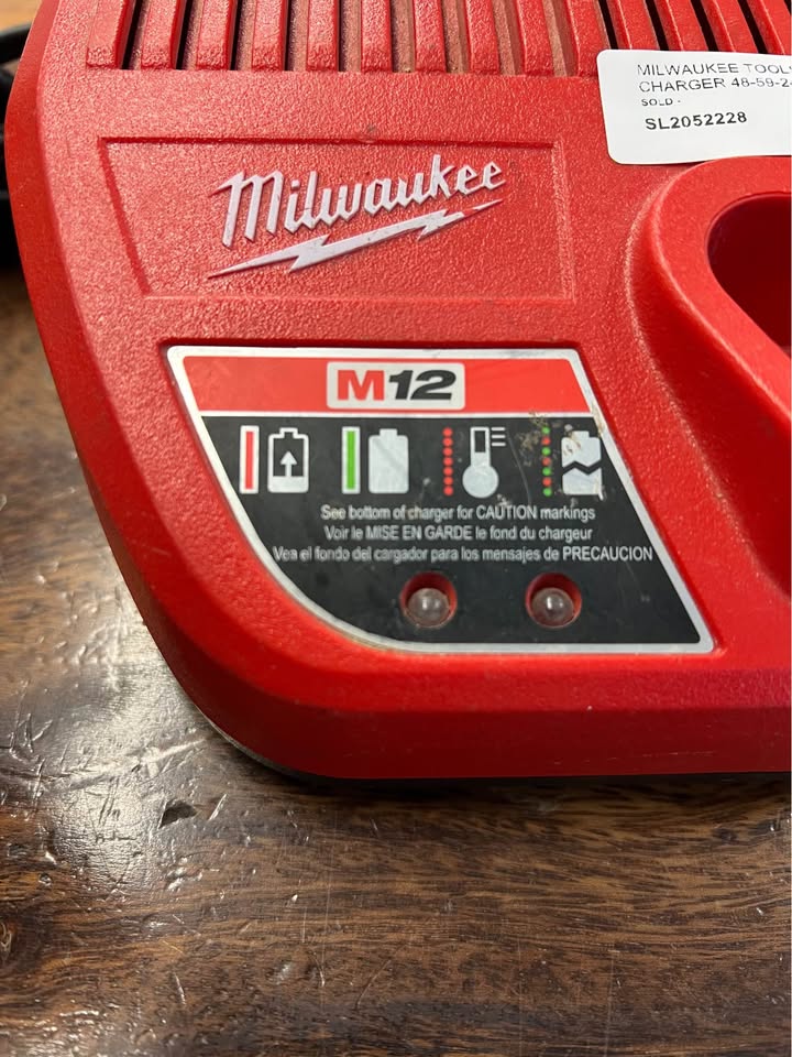 Milwaukee Tools Charger 48-59-24, photo 3