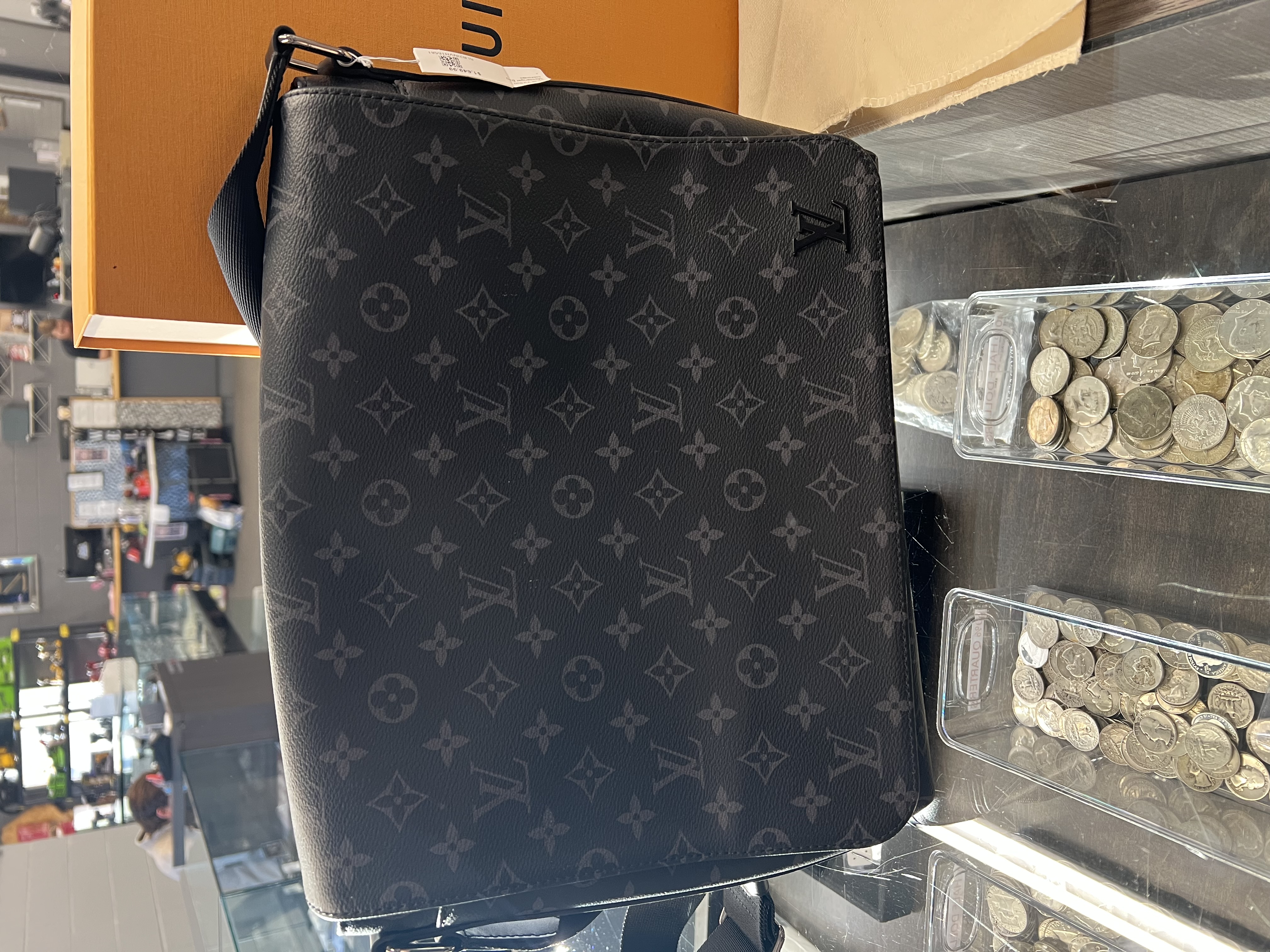 Louis Vuitton Messenger Bag, photo 2