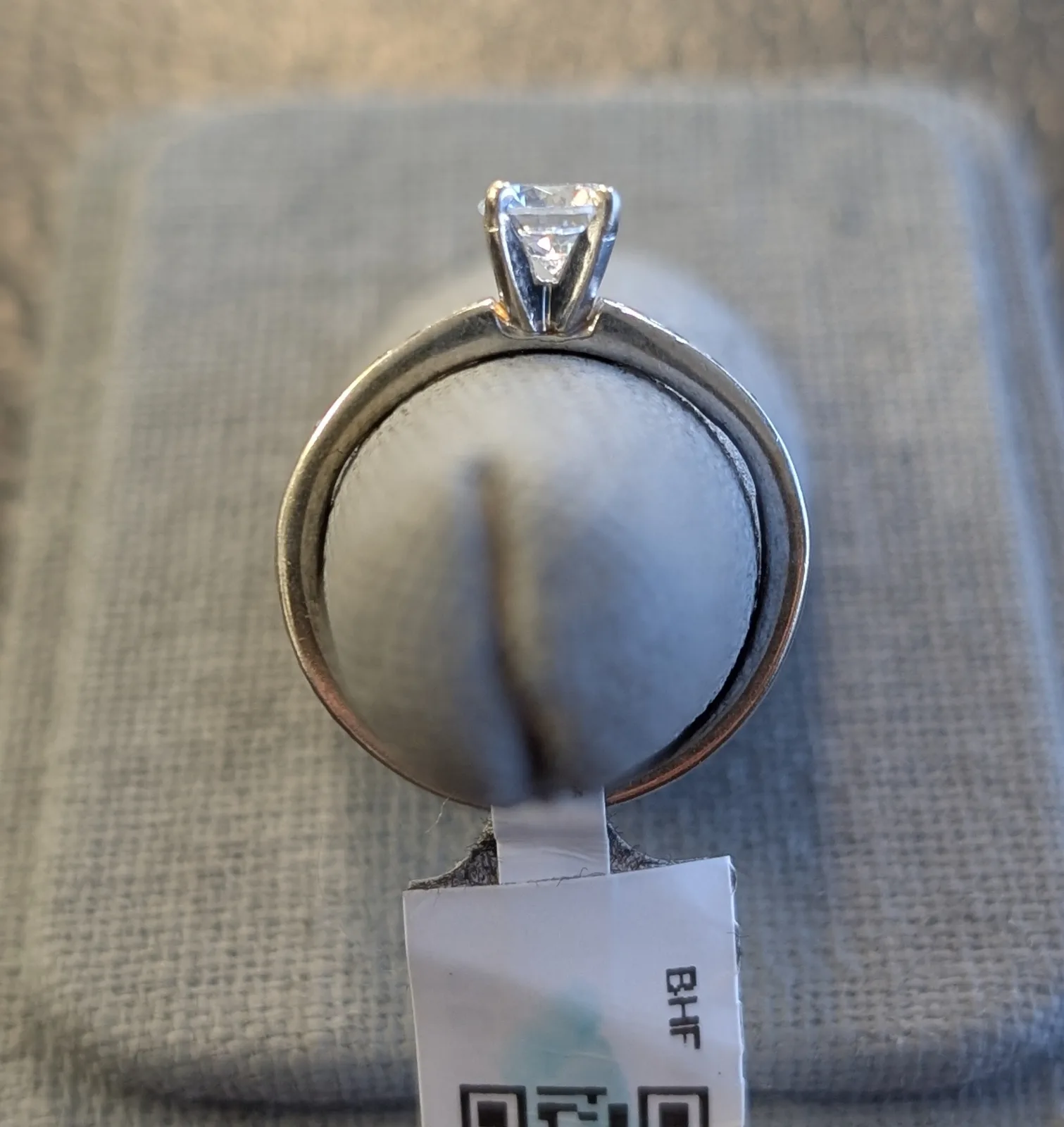 2.3gm 18k White Gold Ring with Clear Stones, photo 3