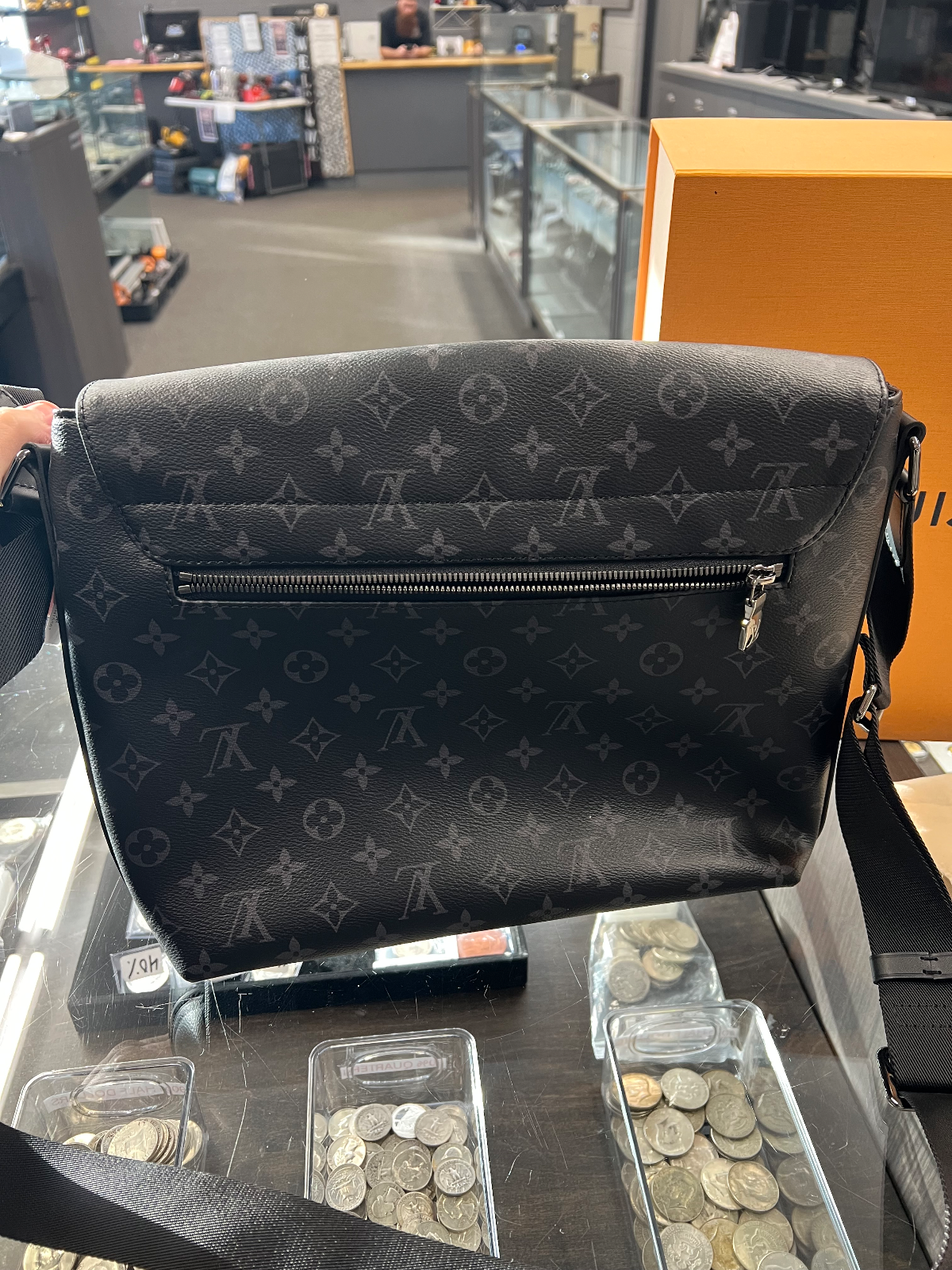 Louis Vuitton Messenger Bag, photo 3