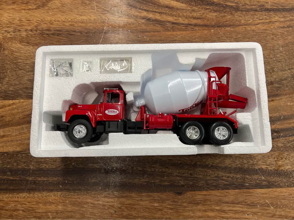 Mack R-model mixer, photo 3