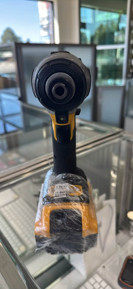 DeWALT DCF787 1/4 inch cordless impact driver, photo 4