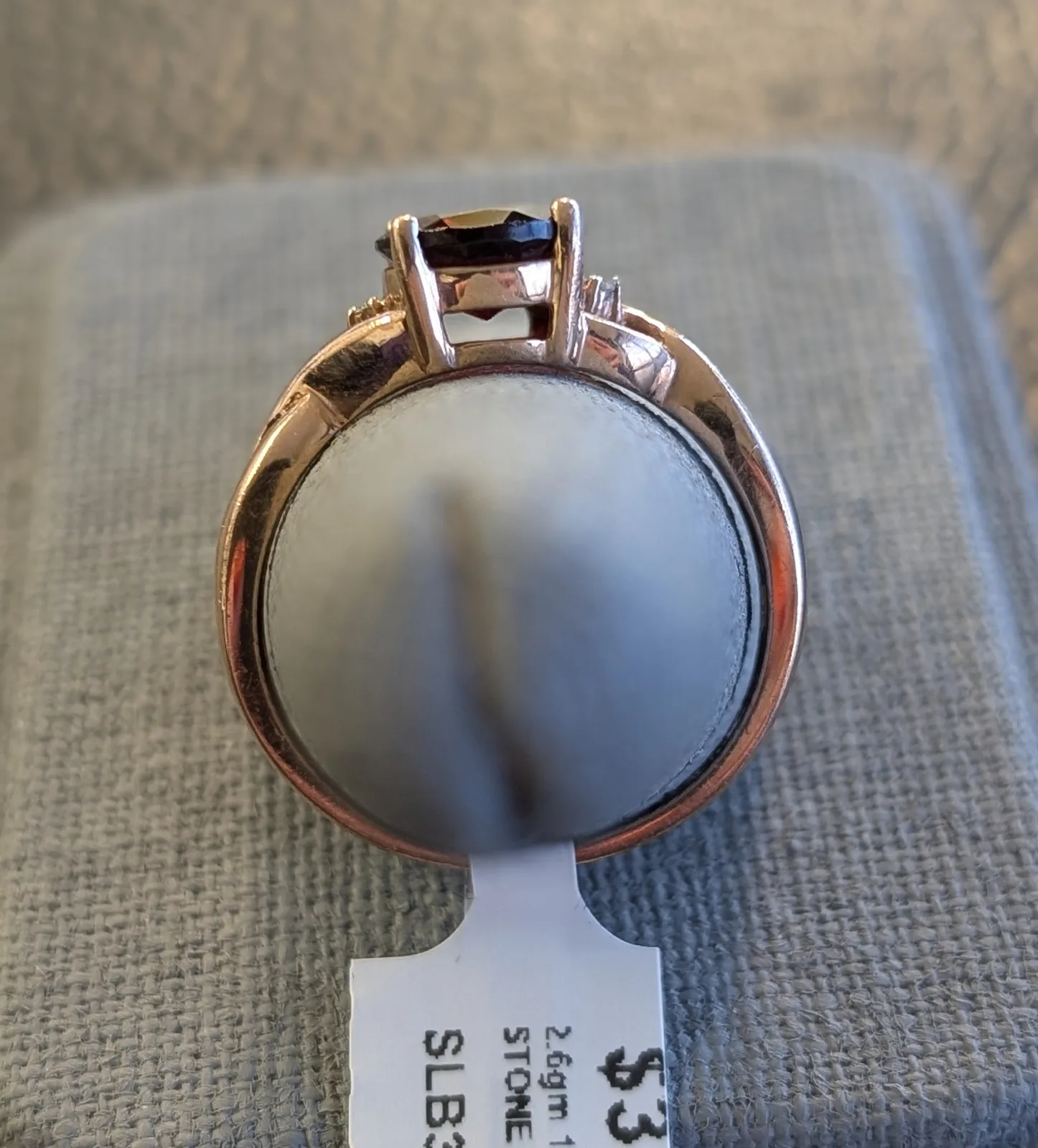 2.6gm 10k Gold Ring with Dark Red Stone, photo 3