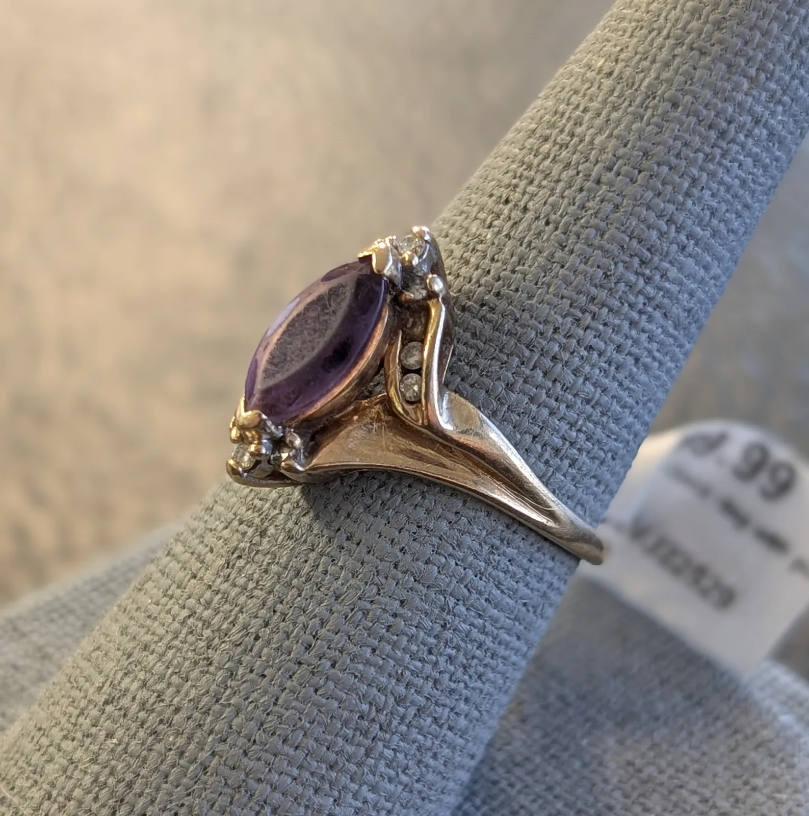 2.6gm 10k Gold Ring with Purple Stone, photo 2