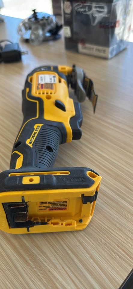 DeWalt DCS356 20V XR cordless oscillating multi-tool, photo 3