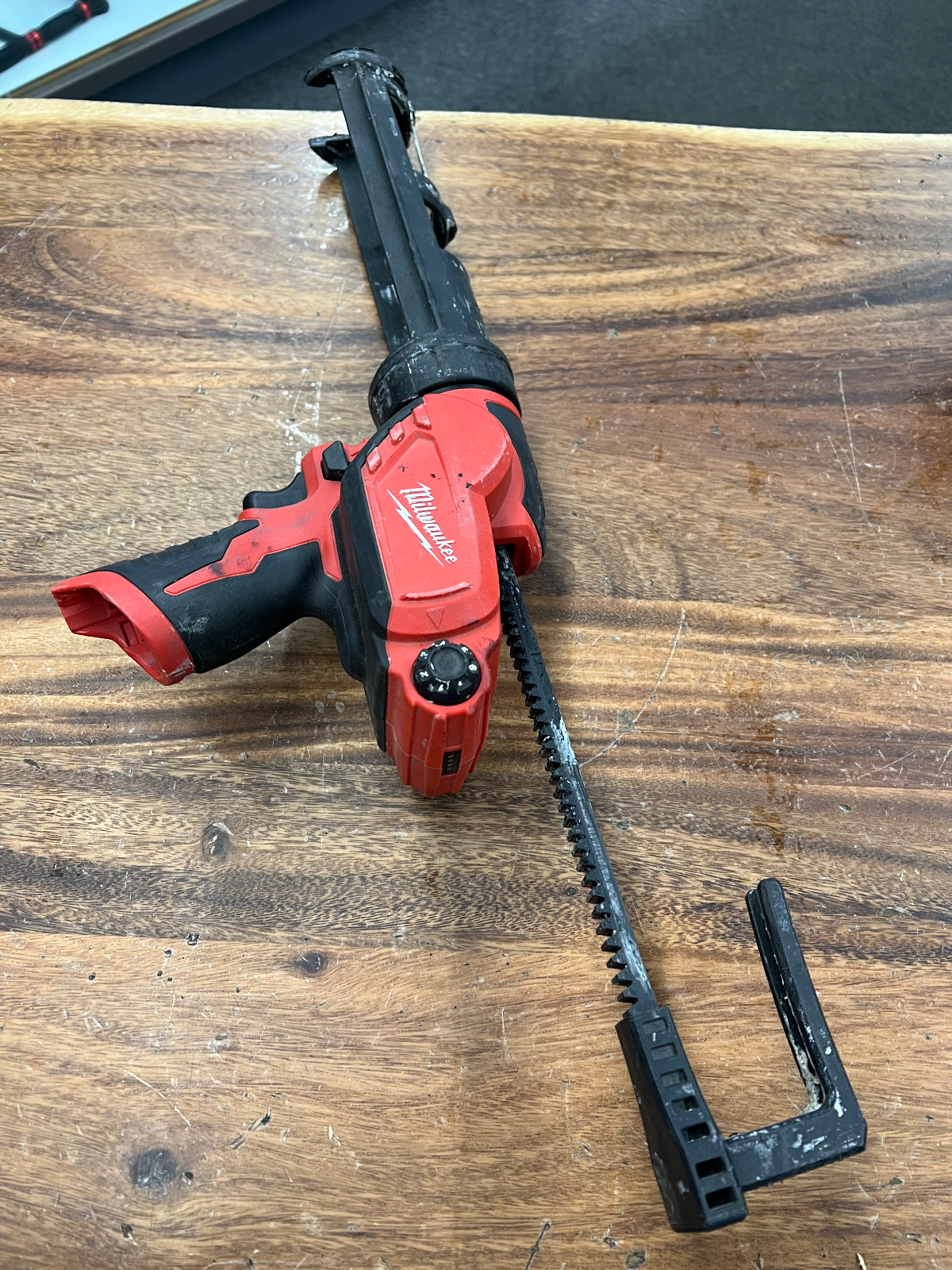 Milwaukee M12 Caulking Gun 2441-20 TOOL ONLY, photo 2
