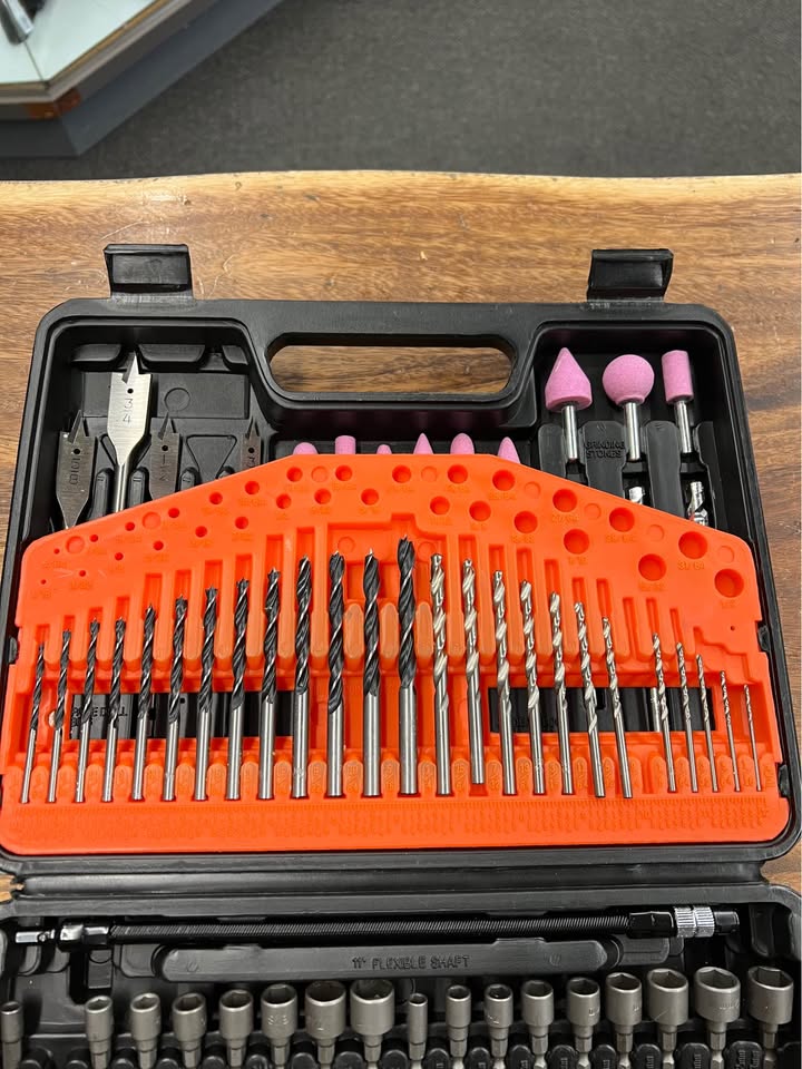 121 Piece Drilling & Screw Driving Set, photo 3