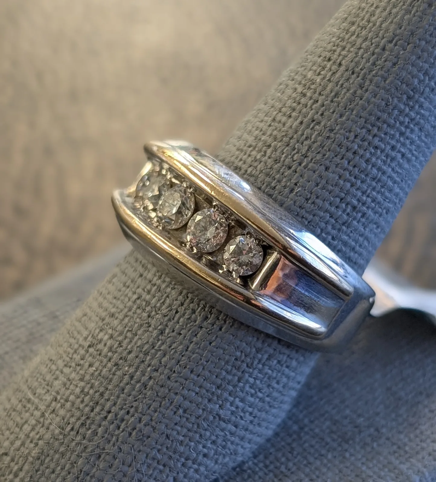 7.7gm 14k Gold Men's Band with Natural Diamonds, photo 2