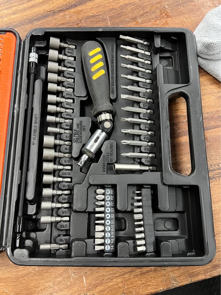 121 Piece Drilling & Screw Driving Set, photo 2