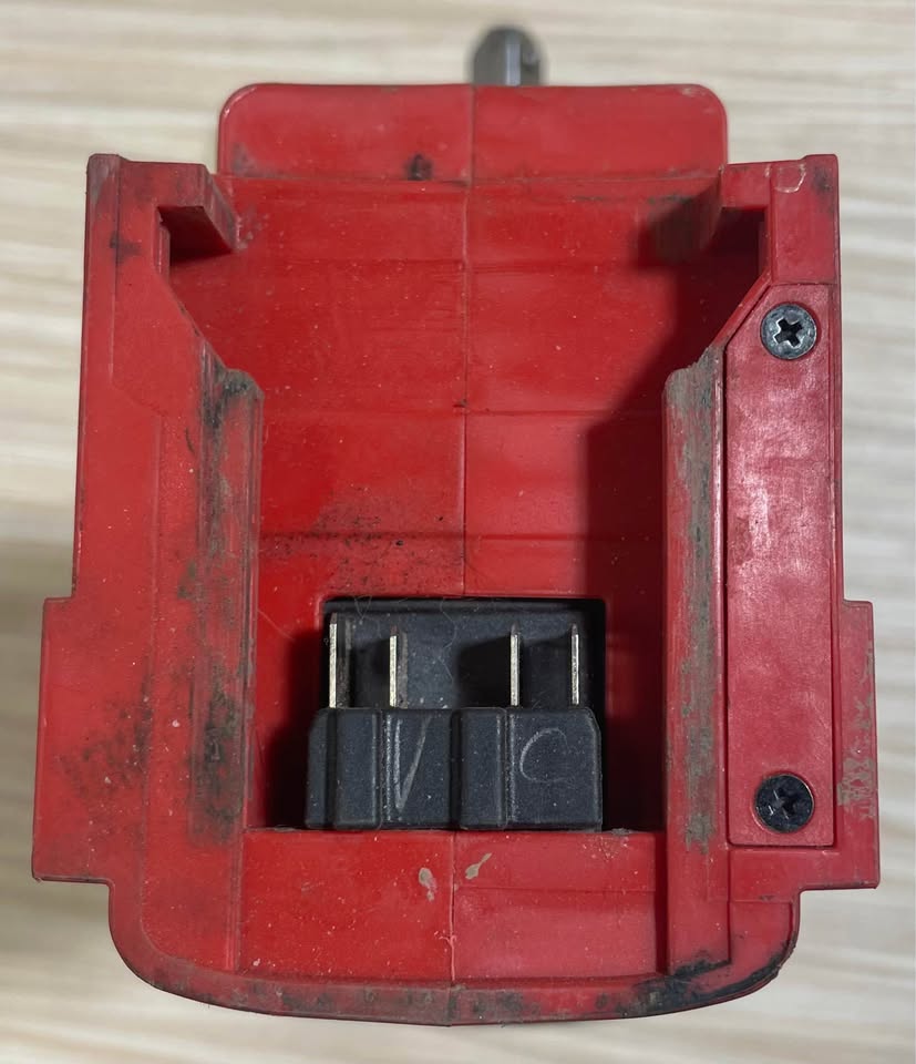 MILWAUKEE 2862-20 M18 FUEL 1/2" High Torque Impact Wrench w/ XC5.0 Battery, photo 5 of 8