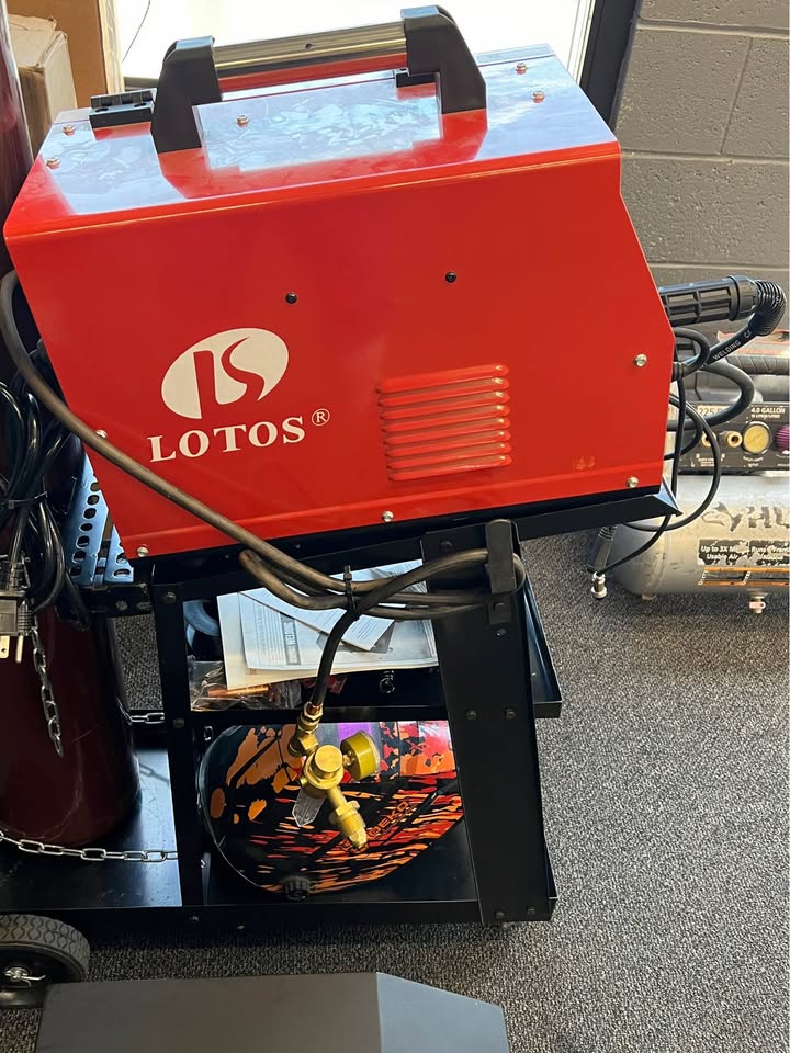 LOTOS MIG140 140-Amp MIG Welder, photo 3