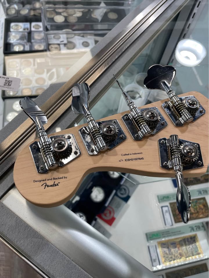 🎸 SQUIER JAZZ BASS GUITAR – CREAM 🎸, photo 7